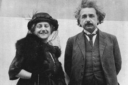 爱因斯坦生于哪年死于那年