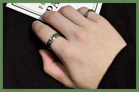 左手中指上的戒指代表什么