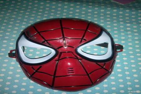 蜘蛛侠面罩里头看外面是什么样的