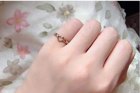 戒指戴在两只手不同手指分别有什么意义